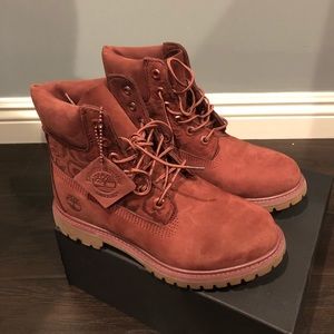 Burgendy brand new timberlands